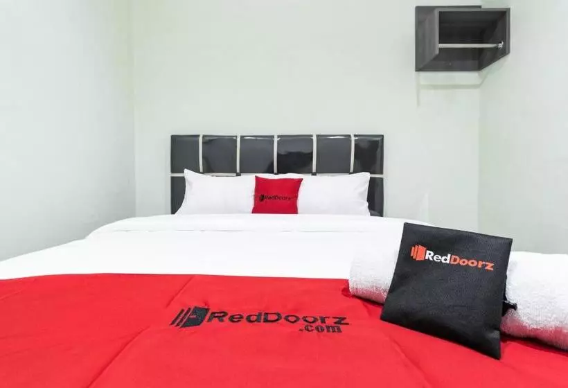 ペンション Reddoorz Near Medan Amplas