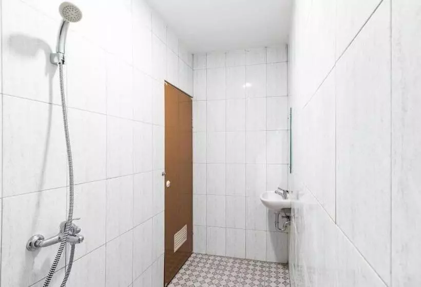 ペンション Reddoorz Near Medan Amplas