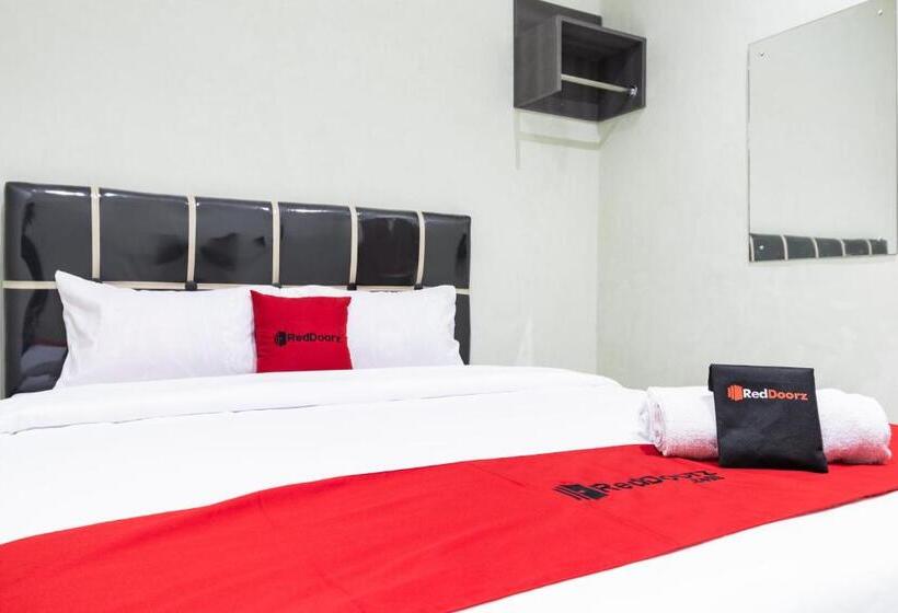 بنسيون Reddoorz Near Medan Amplas