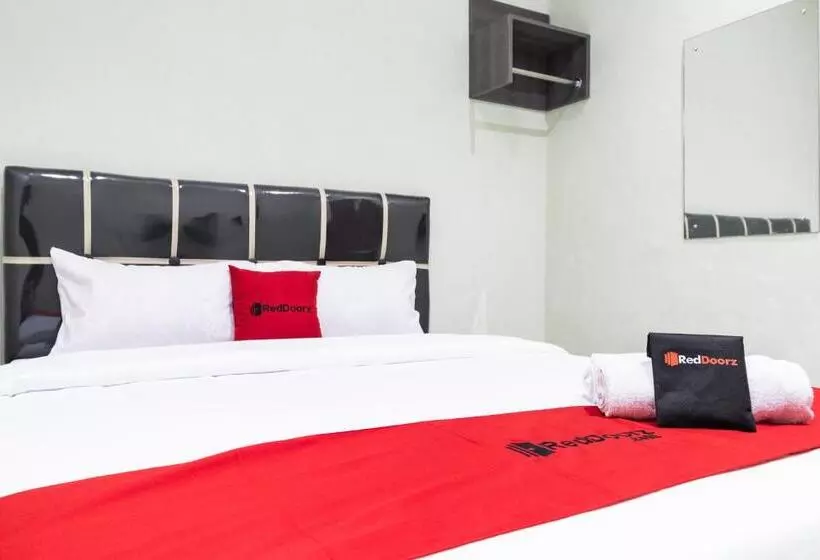 ペンション Reddoorz Near Medan Amplas