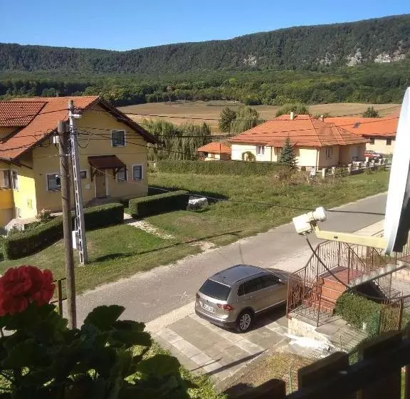 ペンション Szivárvány Vendégház