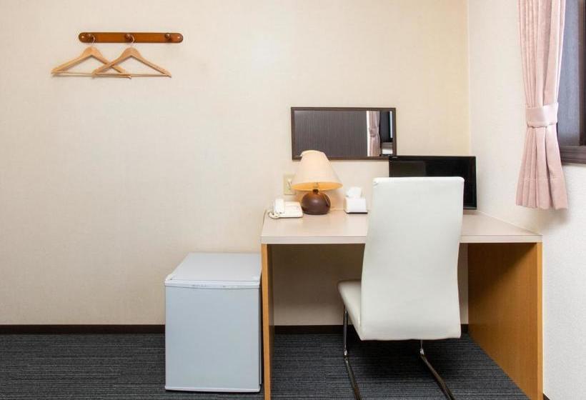 فندق Oyo Takahata Ekimae