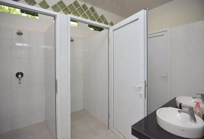 ホテル Reddoorz Hostel Syariah @ Peunayong Banda Aceh