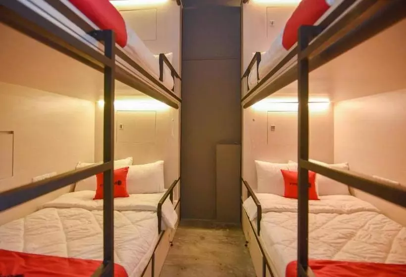 ホテル Reddoorz Hostel Syariah @ Peunayong Banda Aceh