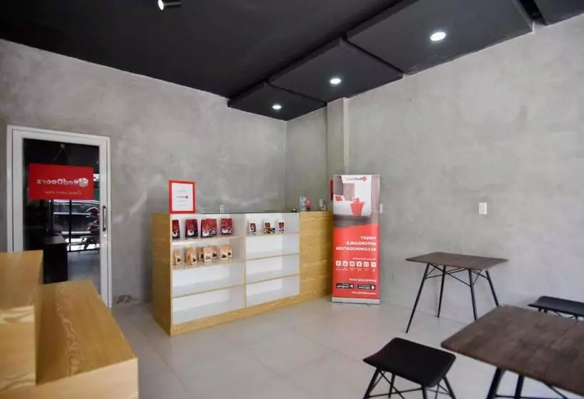 ホテル Reddoorz Hostel Syariah @ Peunayong Banda Aceh