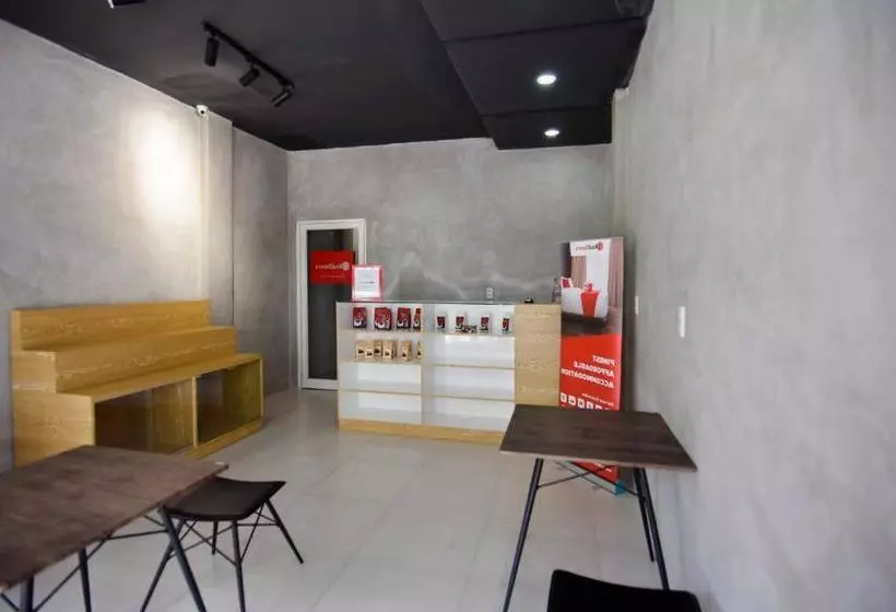 ホテル Reddoorz Hostel Syariah @ Peunayong Banda Aceh