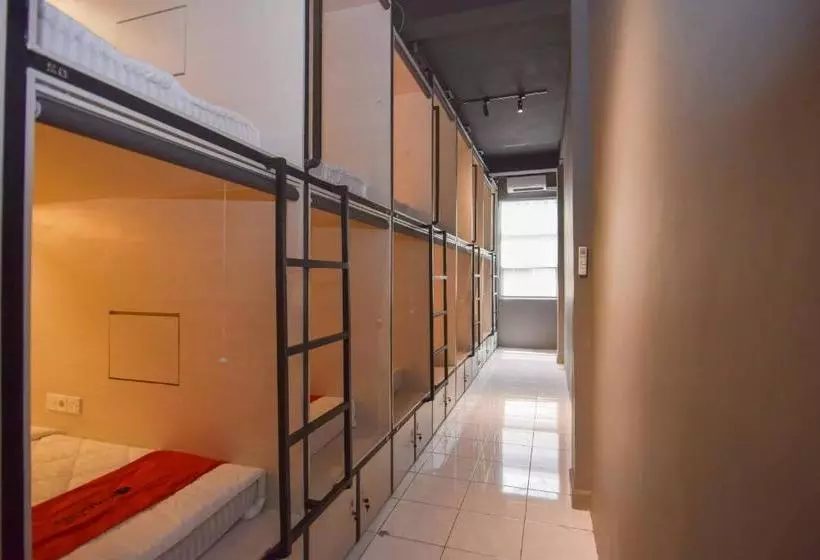 ホテル Reddoorz Hostel Syariah @ Peunayong Banda Aceh