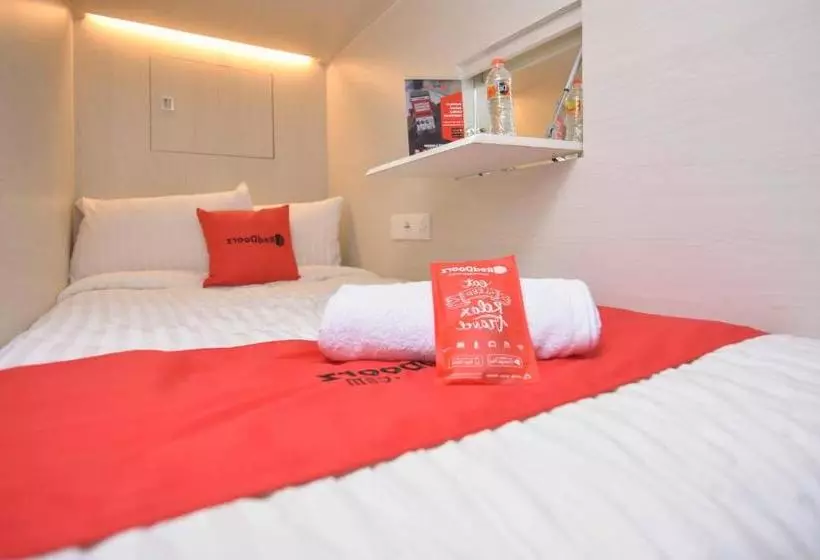 ホテル Reddoorz Hostel Syariah @ Peunayong Banda Aceh