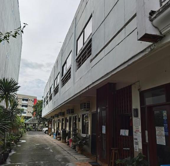 فندق Reddoorz Near Colgante Bridge Naga City