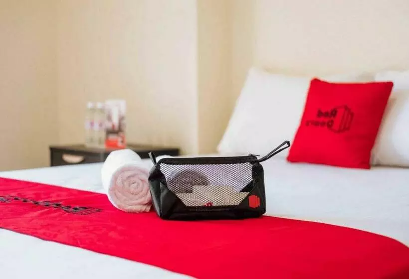 ホテル Reddoorz @ Taman Royal Tangerang