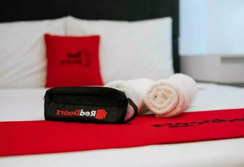 ホテル Reddoorz @ Taman Royal Tangerang