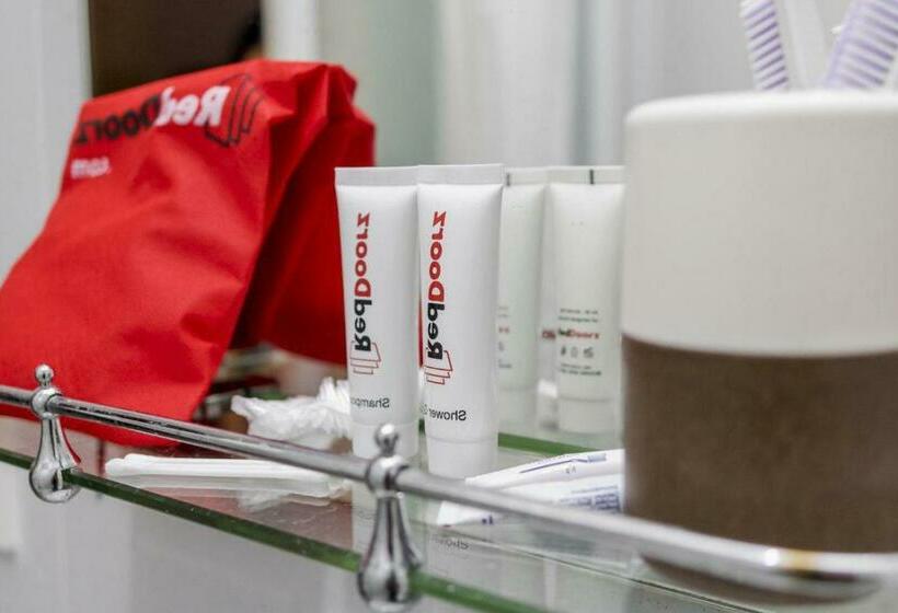 فندق Reddoorz @ Taman Royal Tangerang