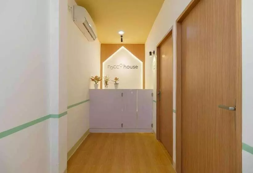 ホテル Reddoorz @ Taman Royal Tangerang