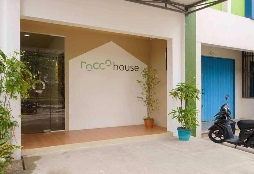 فندق Reddoorz @ Taman Royal Tangerang