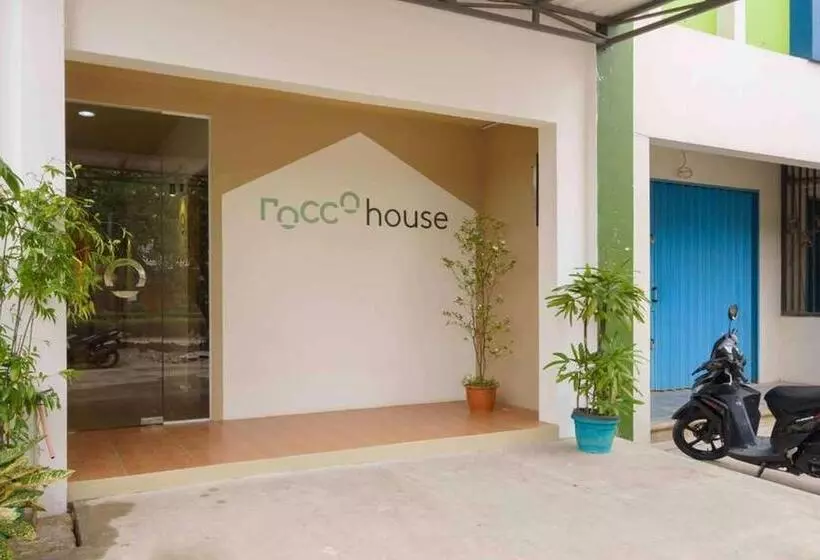 ホテル Reddoorz @ Taman Royal Tangerang