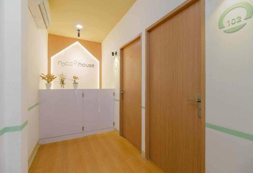 فندق Reddoorz @ Taman Royal Tangerang