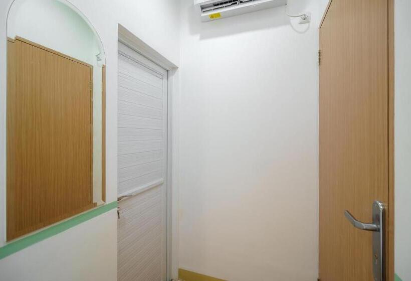 فندق Reddoorz @ Taman Royal Tangerang