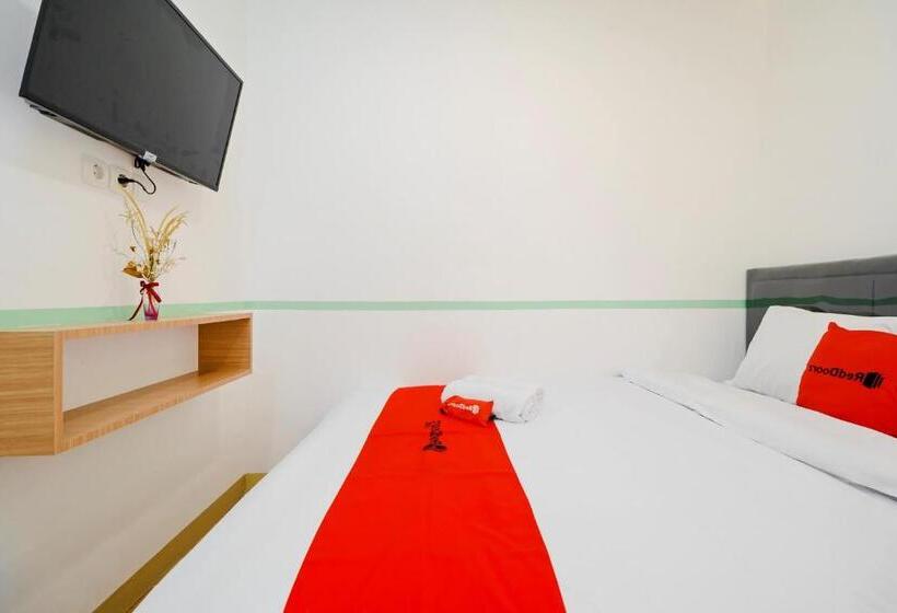 فندق Reddoorz @ Taman Royal Tangerang