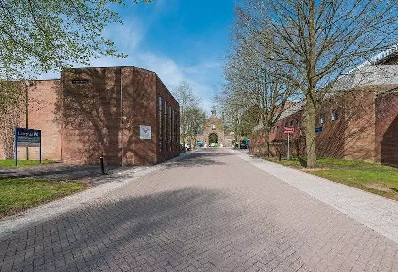 צימר Lilleshall House & Gardens And Lilleshall National Sports Centre