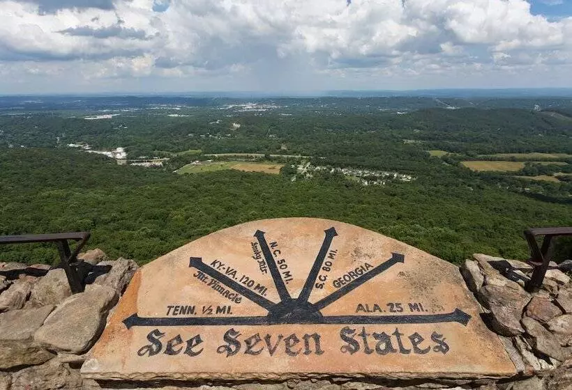 Holiday Inn Express Hotel & Suites Chattanooga Lookout Mountain, An Ihg