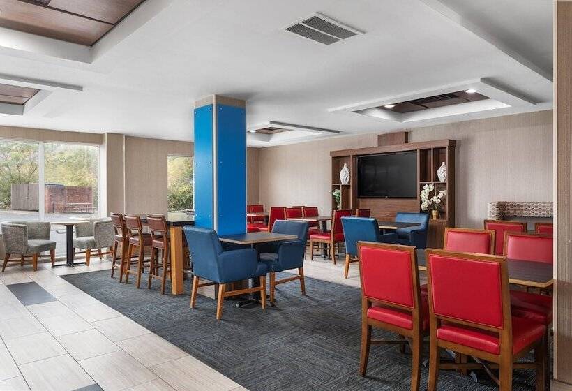 Holiday Inn Express Hotel & Suites Chattanooga Lookout Mountain, An Ihg