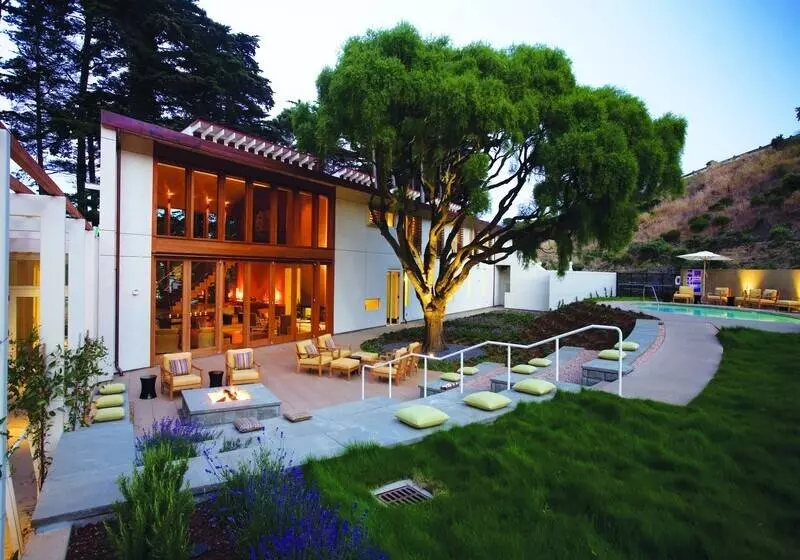 Отель Cavallo Point