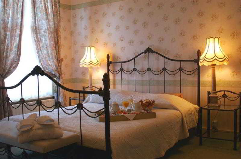 בית מלון כפרי Fidder Patrick S Whisky Bar