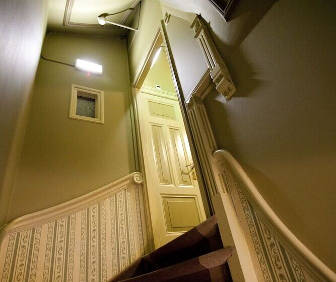 בית מלון כפרי Fidder Patrick S Whisky Bar