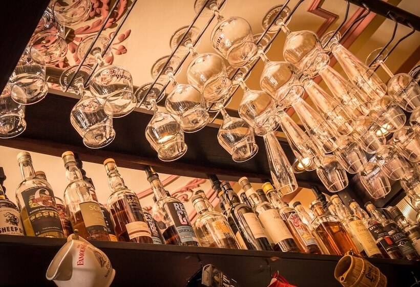 בית מלון כפרי Fidder Patrick S Whisky Bar