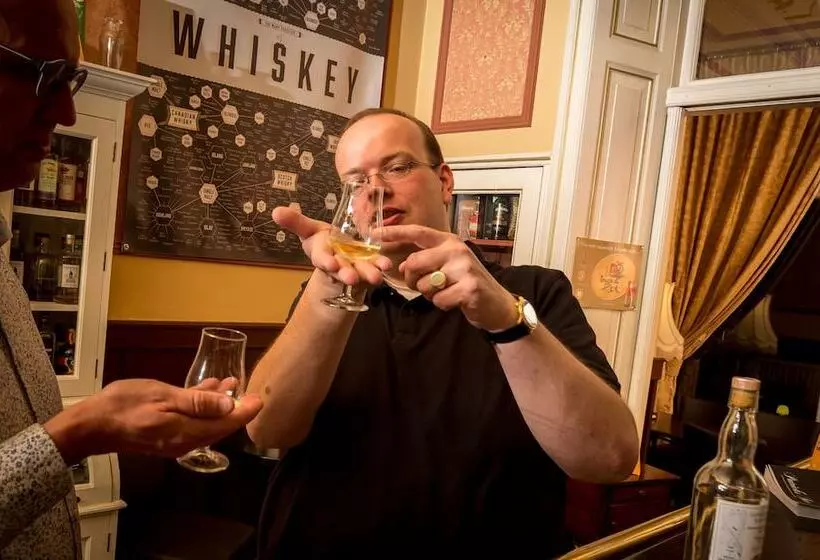 בית מלון כפרי Fidder  Patrick S Whisky Bar