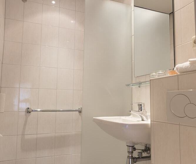 בית מלון כפרי Fidder Patrick S Whisky Bar