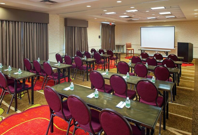 בית מלון כפרי Hilton Garden Inn Allentown Bethlehem Airport