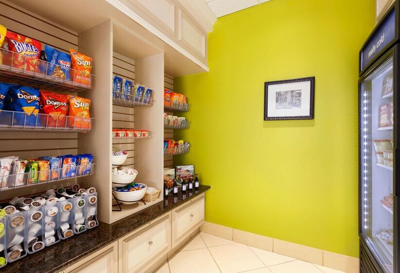 Отель Hilton Garden Inn Solomons