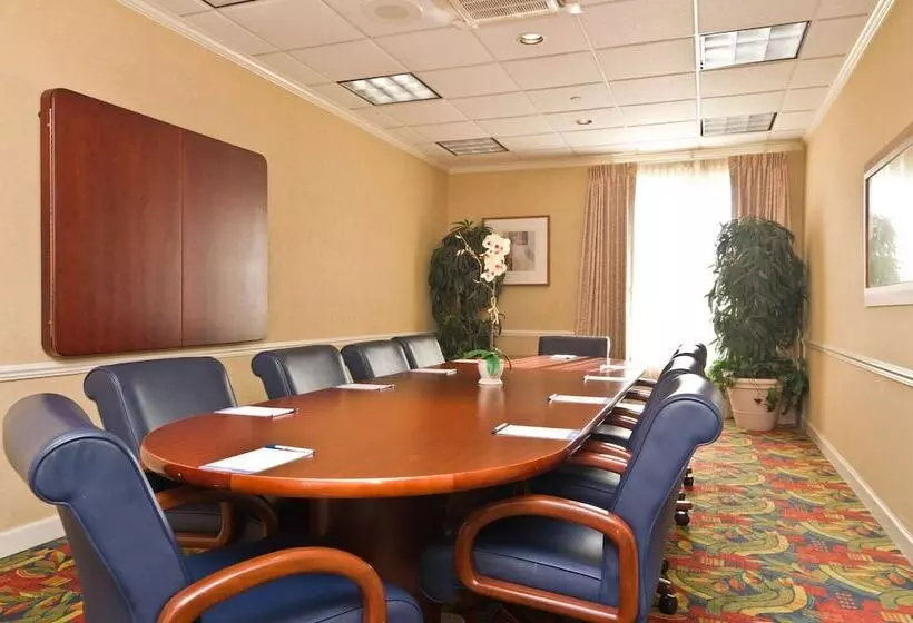 Отель Hilton Garden Inn Wooster