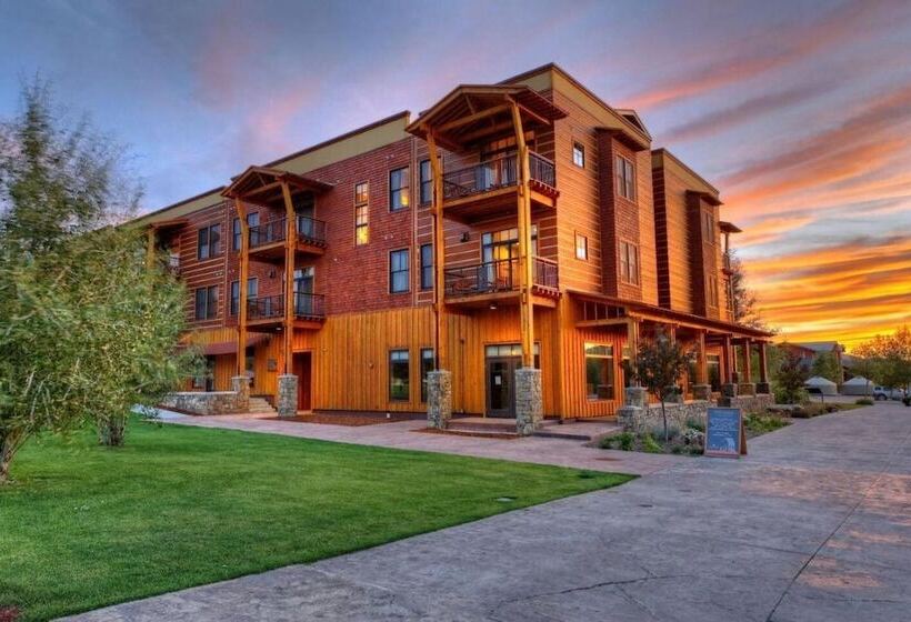 هتل The Lodge At Bronze Buffalo Ranch