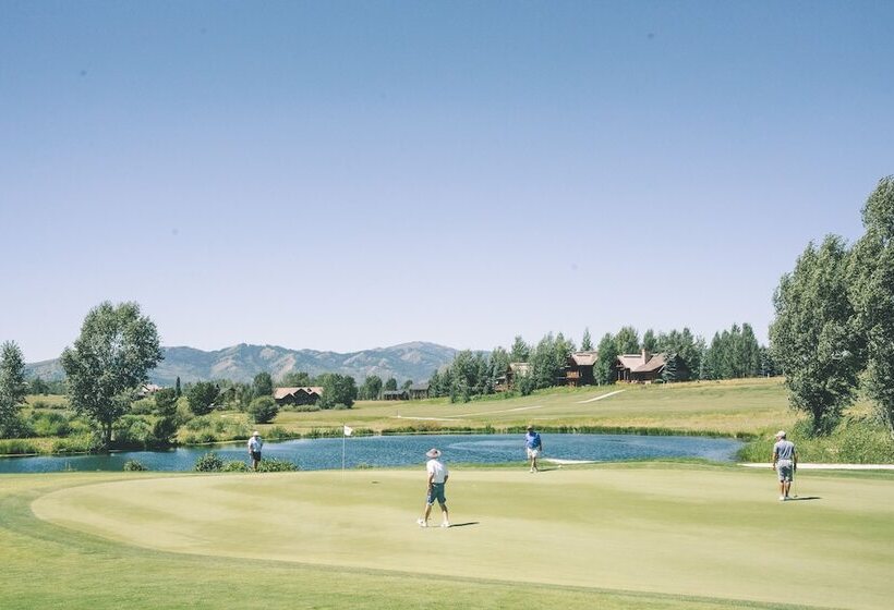 هتل The Lodge At Bronze Buffalo Ranch