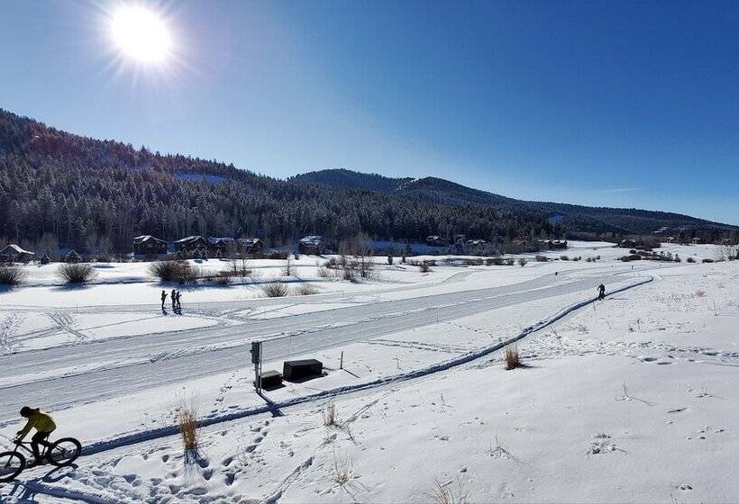 هتل The Lodge At Bronze Buffalo Ranch