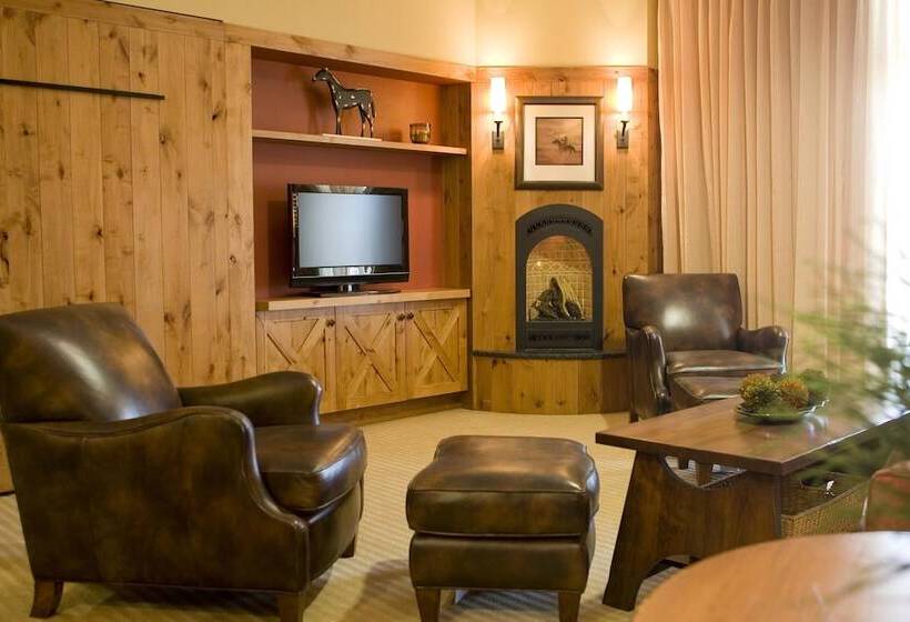 هتل The Lodge At Bronze Buffalo Ranch