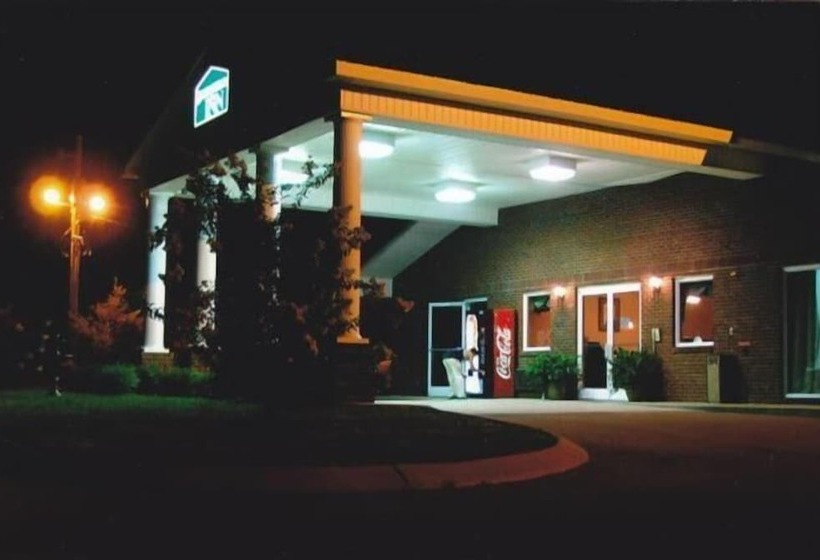 ユースホステル Deerfield Inn & Suites