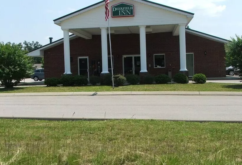 Retkeilymaja Deerfield Inn & Suites