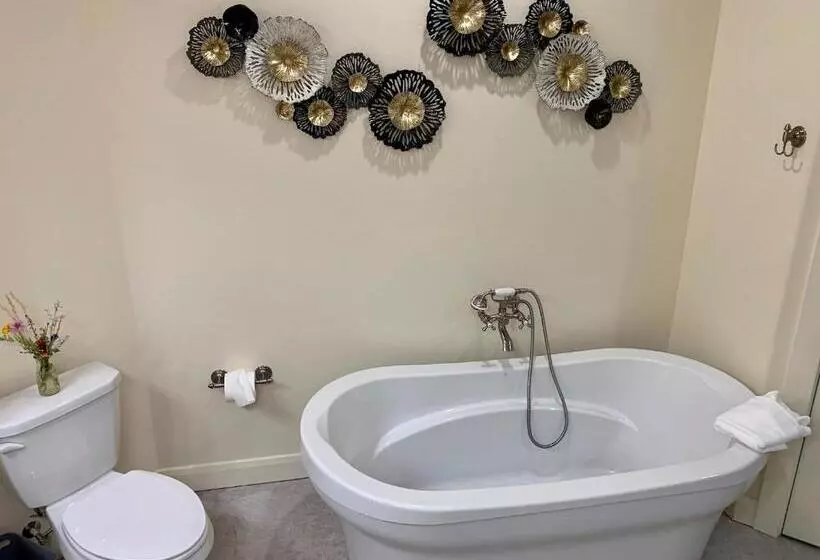 Annie S Place Bed & Breakfast