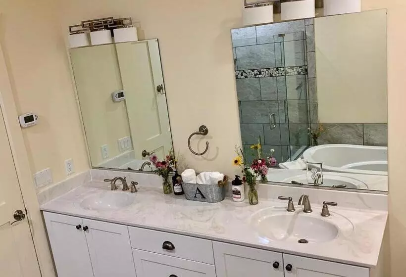 Annie S Place Bed & Breakfast