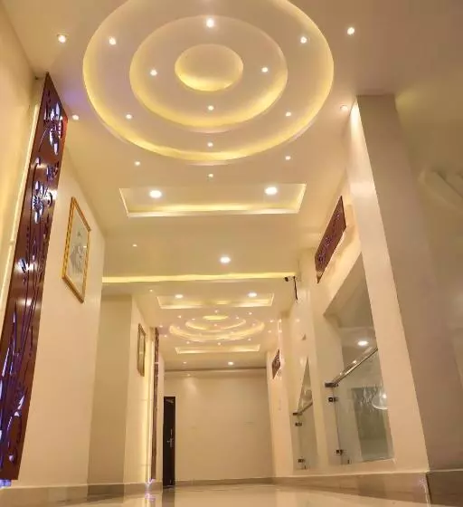 ホテル Shri Siddhivinayak