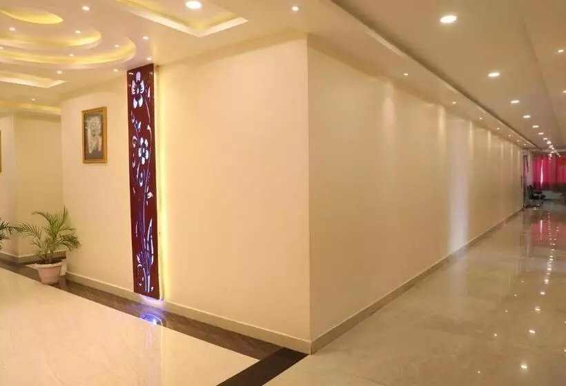 ホテル Shri Siddhivinayak