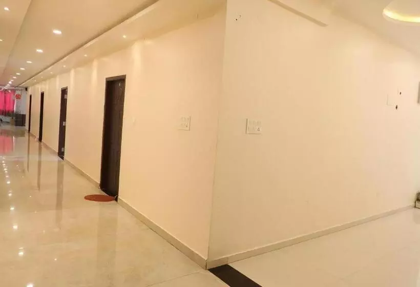 ホテル Shri Siddhivinayak