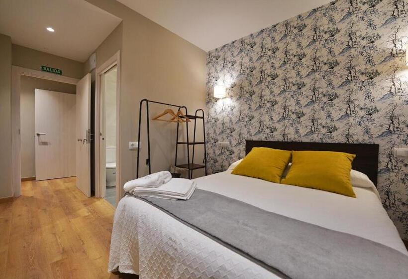 Pensione Larrion Hostal   Ostatua