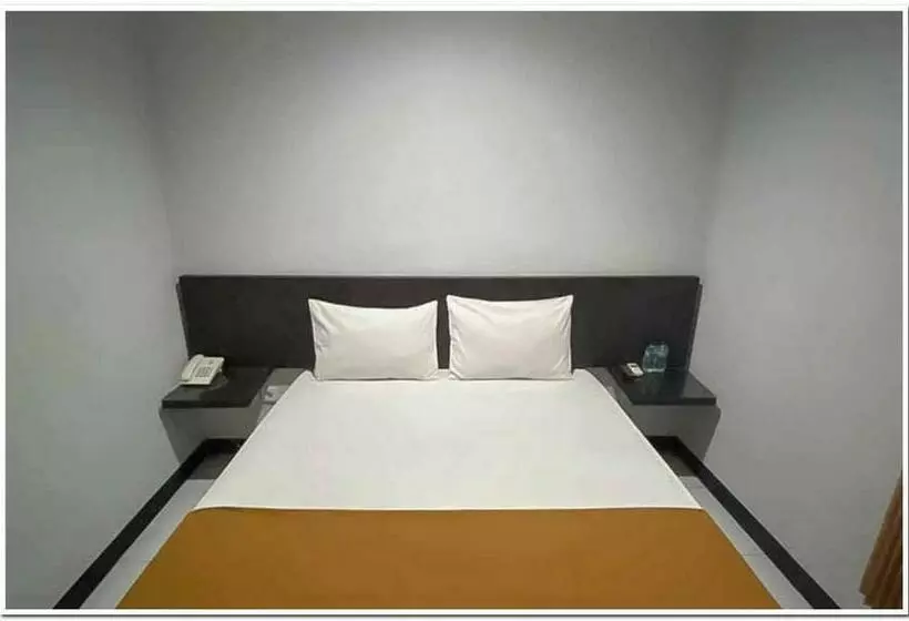 ペンション Losmen Family Syariah Bypass Juanda Mitra Reddoorz