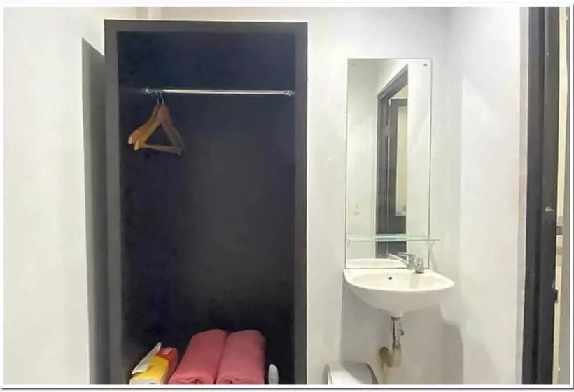 ペンション Losmen Family Syariah Bypass Juanda Mitra Reddoorz