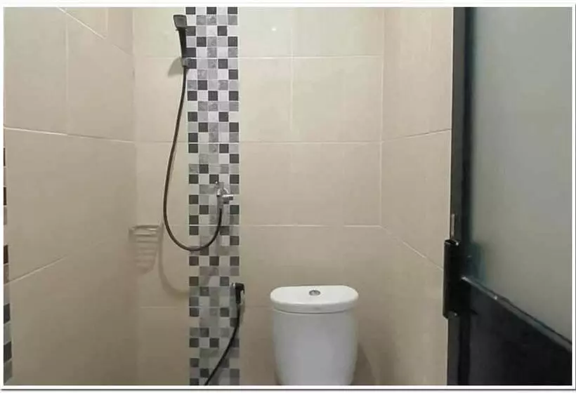 ペンション Losmen Family Syariah Bypass Juanda Mitra Reddoorz