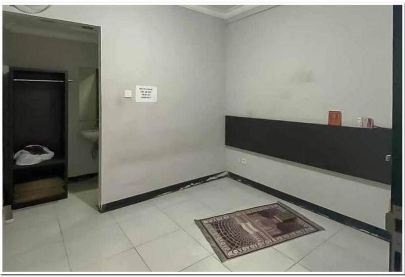 Pensió Losmen Family Syariah Bypass Juanda Mitra Reddoorz